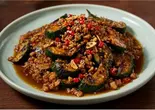 【夏限定】ズッキーニと紫蘇の挽肉炒め (紫蘇西葫芦)（李湘潭湘菜館）
