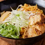 肉好きにはたまらない！カレー油そばゴロゴロチャーシュー増し Curry Abura soba with extra char siu（【極太濃厚油そば】アブラブ@池袋東口店）