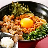 【チョイ辛】台湾まぜそば +豚ホルモン (ミニミニ追飯付き)【深夜】（油そば・台湾まぜそば専門店 土佐堀 麺屋じろう）