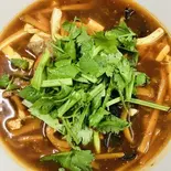酸辣牛肉麺(麺屋 楽らく)