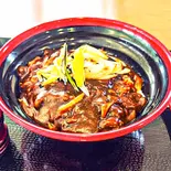 焦がしねぎの牛すじカレー丼（長ねぎ料理専門店暁）