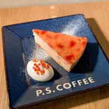 ベイクドチーズケーキ/いちご（P.S.COFFEE）