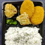 からコロ弁当（秘伝のからあげ チキ族）