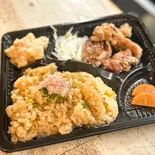 カニチャーハン+唐揚げ(3個)（大衆海鮮居酒屋 おっ魚）