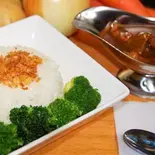 たっぷりブロッコリーとたっぷり旨トロ牛すじカレー(戸越の旨とろカレーとアサイーボウルのちょっと罪な誘惑)