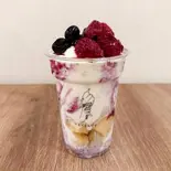 レアチーズベリー パフェ（アイスるんです摂津本山店）