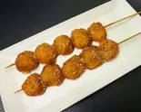 炸墨鱼丸(イカのフライ・2串)（We Kitchen東北老式麻辣燙＆煎餅果子）