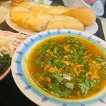 うなぎスープ・バインミー1本 SÚP LƯƠN 1 BÁNH MỲ（ベトナム料理チェーサイン2号レストラン）