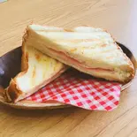 ハムとチーズのホットサンド（Outdoor Cafe テント）