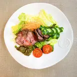 牛ハラミステーキサラダ(スープとグリルドチーズサンドのフェリチタ)