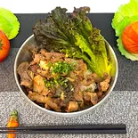 国産牛ホルモン丼(Japanese beef Hormone rice bowl)（肉の福十屋）