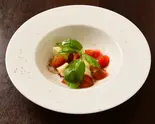 トマト＆モッツァレラ Tomato ＆ Mozzarella（【本格窯焼ナポリPIZZA】大衆イタリアン酒場 ミンバル 幡ヶ谷 MINNA NO BAR Hatagaya）