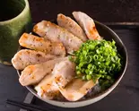 豚トロ塩ネギ盛り丼 Pork Jowl with Green Onion and Salt Rice Bowl（大阪焼肉丼せんば 栄店）