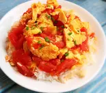 トマトと卵炒め丼(中華料理 姉妹)