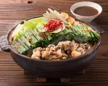 根強い人気！《20%OFF》【ビリリと痺れる！黒麻油】『希少国産牛もつ使用』黒もつ鍋（博多名物 赤もつ屋 里中町3丁目）