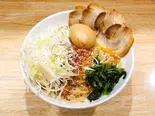 特製坦々麺(特製そぼろ・ほうれん草・薬味葱・フライドオニオン・白胡麻・糸唐辛子・特製味玉・白髪葱・特製豚叉焼4枚)（東京極上坦坦 弘明寺店）