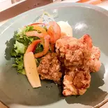 若鶏の唐揚げ（大皿と魚 とびこ）