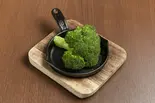 丸焼きブロッコリートッピング(モンスターグリル 恵比寿店)