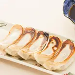自家製の焼き餃子(六個)（稲香源 千歳烏山店）