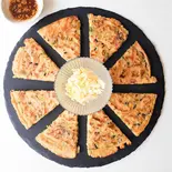 チーズチヂミ（冷麺とチヂミの店 면면(ミョンミョン)）