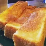 喫茶店の厚切りトースト(珈琲はうす あんず村)