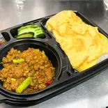 インゲンと牛ひき肉のムーターメリックを使った激辛カレーペースト炒め +ご飯+タイ風卵焼き(PINTO)