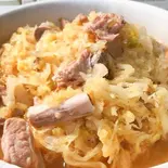 漬け白菜とスペアリブ煮込み定食(酸菜炖排骨)(台湾無骨香脆鶏柳)