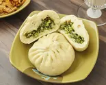 海老とニラと卵入りまん(素三鮮大包)(麺香厨)