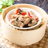蒸し豉汁蒸肉排 /Steamed pork spare ribs black bean sauce/ポークスペアリブ豆鼓ソース蒸し(香港飲茶点心厨房)