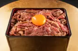 (卵黄入り)割りしたで作る黒毛和牛丼 和牛大盛(和牛160g、米200g)（黒毛和牛すきやき丼 前田 黄金町店）