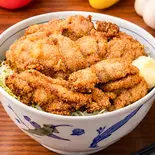 唐揚げ丼（カレー＆お弁当 なんで、や お台場店）