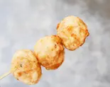 イカ団子串二本入り（台湾グルメ 丸ごとフライドチキン 叫了个整鸡 王子店 Taiwanese Fried Chicken）