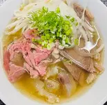 スペシャルフォー(半なま＆煮込み牛スネ肉＆煮込み牛筋肉) Phở Đặc Biệt (Phở Bò Tái, bắp bò, Gân)（ベトナム料理ハイイエンフード）