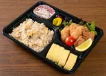 おやこ盛りとかやくご飯弁当(創作和食 和善)