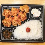 日本唐揚協会認定カラアゲニストが作る唐揚げ弁当（吉岡マグロ節センター）