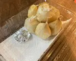 にんにくの丸揚げ Fried whole garlic（白金とんかつ王龍）