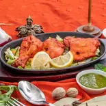 タンドリーチキン(2p) Tandoori Chicken (2 Pieces)（ナマステ ガネーシャ マハル 三宮店）