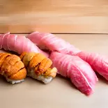 本鮪トロと生雲丹の握りセット（笠川水産）
