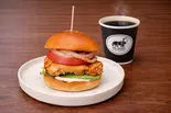 花椒香る照り焼きチキンバーガー（【もちもち黒糖】下高井戸タピオカ専門店|MR.HIPPOCOFFEE）