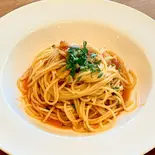 シンプルなトマトソース スパゲッティ(サラダ付き)（Yoruca.洋食 Deli and Cafe）