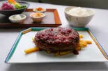 【弁当】牛肉をあまり好まないシェフの牛肉ハンバーグ弁当 シャリアピンソース(RESTAURANT MAMA.)