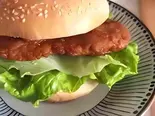 自家製チキンカツバーガー（味楽小食堂 駒沢店）