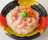 【3種わさび醤油海鮮丼】海鮮カスタマイズ3種丼(この後6種の海鮮より3種お選びください)*写真はまぐろ×サーモン×甘えびです。（海のユッケ丼 魚市 長居店）