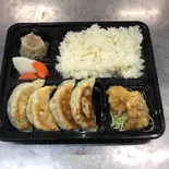 焼き餃子・鳥唐揚げ・シューマイお弁当（蓮香園 新館）