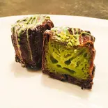 カヌレ(ピスタチオ)Canelles de Bordeaux (pistachio)  cocoange_M（【食べログ百名店】極上食パン x 高加水・低温長時間発酵パン L’Atelier du pain(ラトリエデュパン) 六本木）
