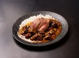 【人気NO.1】和牛ごろごろスパイシーカリー ローストビーフのせ（築地ワインスタンド88）