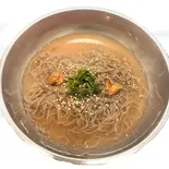 梅しそ冷麺(Plum and Shiso Korean Cold Noodles)（韓国料理＆焼肉 小山ホルモン）
