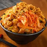 チーズガーリックヤンニョム鶏丼大盛（アサイーボウルが旨い店！レッドチリ）