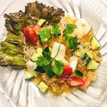タイ風シーフードサラダ Thai-Style Seafood Salad（チョウタリー レストラン andバー）