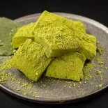 豚亭のわらびもち～抹茶～ Tontei Warabi Mochi Matcha（〈ごはん特盛まで無料〉豚亭 弘明寺店）